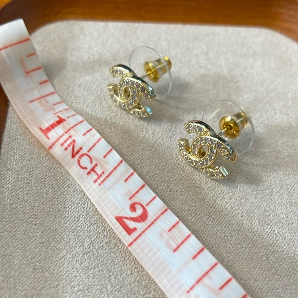 CHANEL Gold Earrings - Picture 1 of 4
